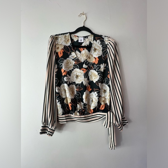 CAbi 4043 Enchant Blouse Xs Black Floral Striped smocked sleeve Vneck
1120 - Picture 2 of 5